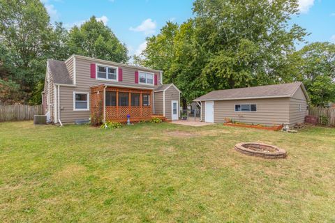 Tiny photo for 1114 Beechwood Avenue, Bloomington, IL 61701 (MLS # 12496849)