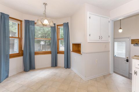 Tiny photo for 1114 Beechwood Avenue, Bloomington, IL 61701 (MLS # 12496849)