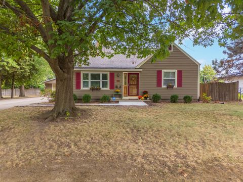 Photo of 1114 Beechwood Avenue, Bloomington, IL 61701 (MLS # 12496849)