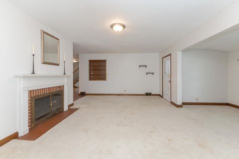 Tiny photo for 1114 Beechwood Avenue, Bloomington, IL 61701 (MLS # 12496849)