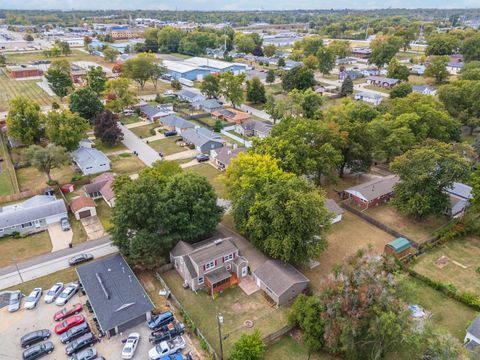Tiny photo for 1114 Beechwood Avenue, Bloomington, IL 61701 (MLS # 12496849)