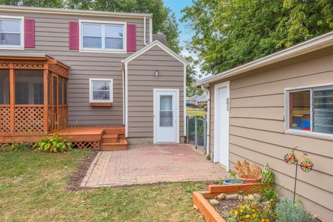 Tiny photo for 1114 Beechwood Avenue, Bloomington, IL 61701 (MLS # 12496849)