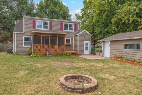 Tiny photo for 1114 Beechwood Avenue, Bloomington, IL 61701 (MLS # 12496849)