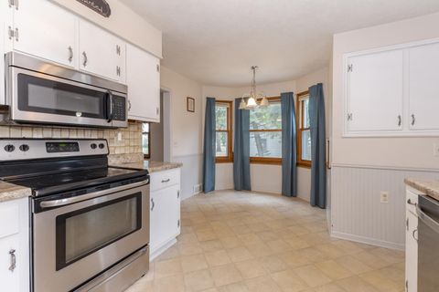 Tiny photo for 1114 Beechwood Avenue, Bloomington, IL 61701 (MLS # 12496849)