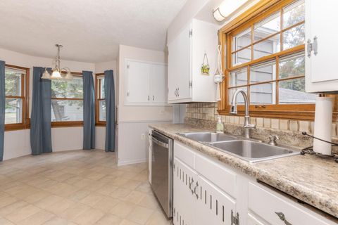 Tiny photo for 1114 Beechwood Avenue, Bloomington, IL 61701 (MLS # 12496849)