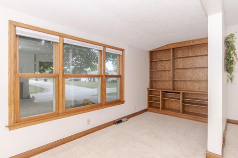 Tiny photo for 1114 Beechwood Avenue, Bloomington, IL 61701 (MLS # 12496849)