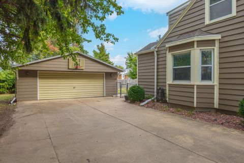 Tiny photo for 1114 Beechwood Avenue, Bloomington, IL 61701 (MLS # 12496849)