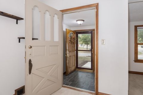 Tiny photo for 1114 Beechwood Avenue, Bloomington, IL 61701 (MLS # 12496849)