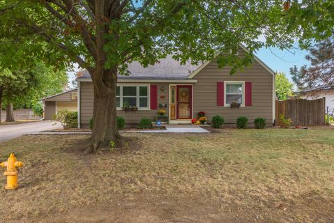 Tiny photo for 1114 Beechwood Avenue, Bloomington, IL 61701 (MLS # 12496849)