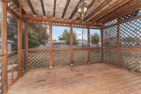 Tiny photo for 1114 Beechwood Avenue, Bloomington, IL 61701 (MLS # 12496849)