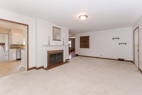 Tiny photo for 1114 Beechwood Avenue, Bloomington, IL 61701 (MLS # 12496849)