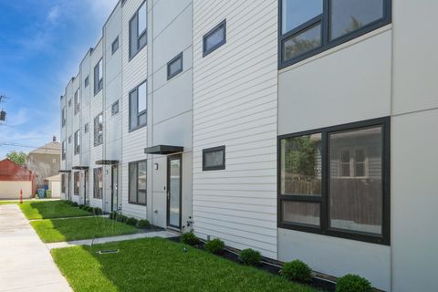 Tiny photo for 944 Beloit Avenue #4, Forest Park, IL 60130 (MLS # 12490575)