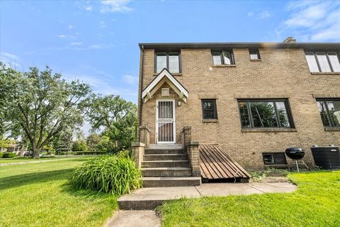 Tiny photo for 219 E Saint Charles Road, Elmhurst, IL 60126 (MLS # 12493473)