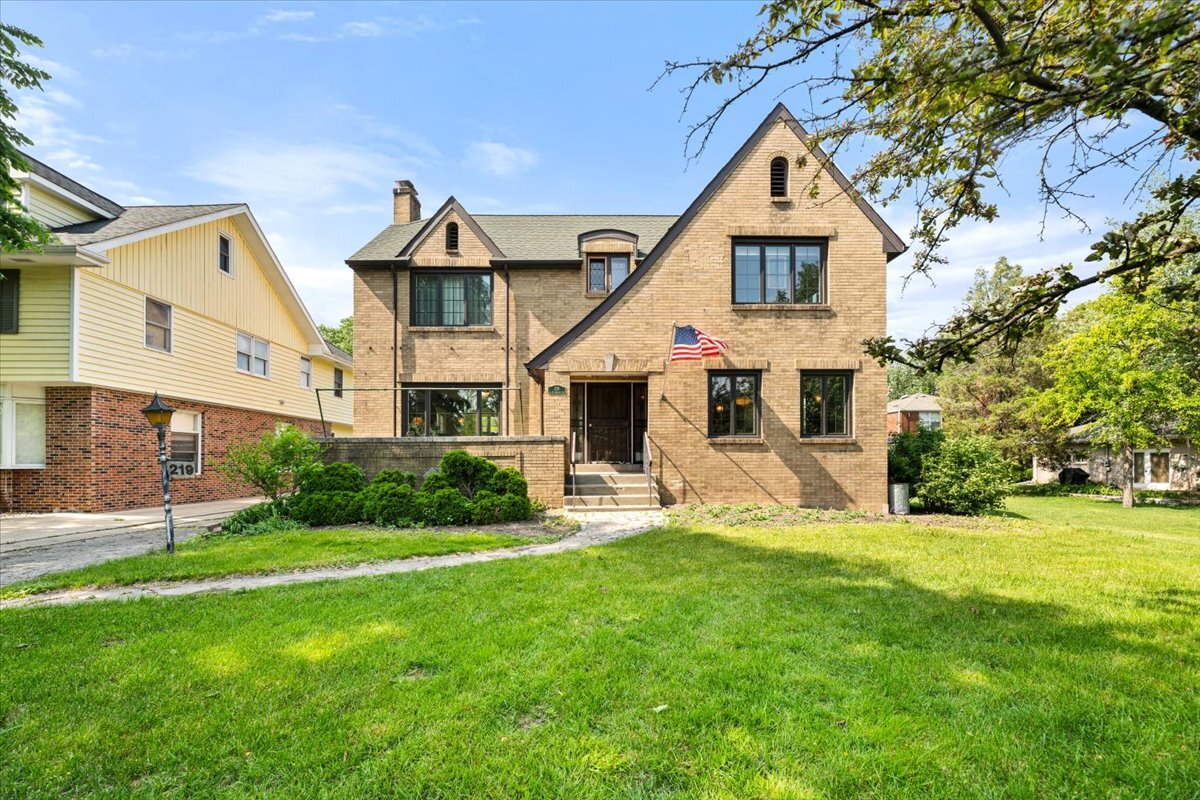 219 E Saint Charles Road