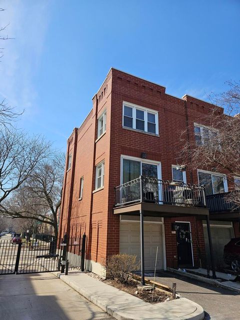 2835 N Wolcott Avenue I Chicago IL 60657