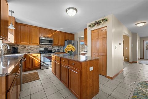 Tiny photo for 2518 Imgrund Road, North Aurora, IL 60542 (MLS # 12620858)