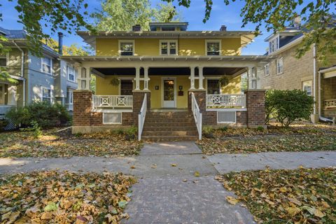 Photo of 1209 N Clinton Boulevard, Bloomington, IL 61701 (MLS # 12510313)