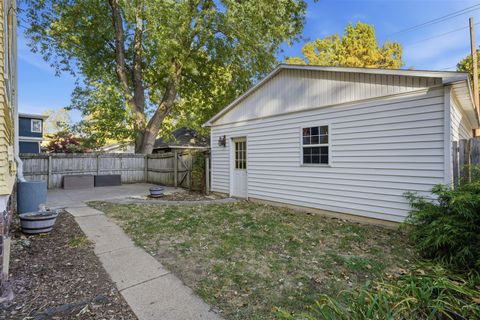 Tiny photo for 1209 N Clinton Boulevard, Bloomington, IL 61701 (MLS # 12510313)