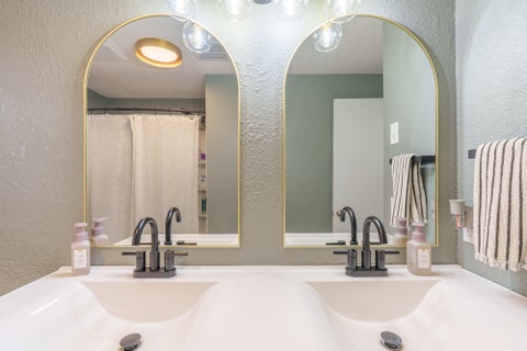 Tiny photo for 813 Apricot Avenue, Mt Vernon, IL 62864 (MLS # 12759061)