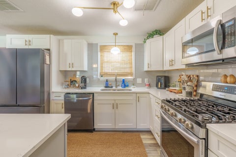 Tiny photo for 813 Apricot Avenue, Mt Vernon, IL 62864 (MLS # 12759061)