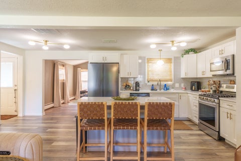 Tiny photo for 813 Apricot Avenue, Mt Vernon, IL 62864 (MLS # 12759061)