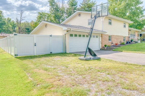 Tiny photo for 813 Apricot Avenue, Mt Vernon, IL 62864 (MLS # 12759061)