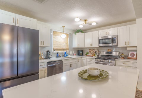 Tiny photo for 813 Apricot Avenue, Mt Vernon, IL 62864 (MLS # 12759061)