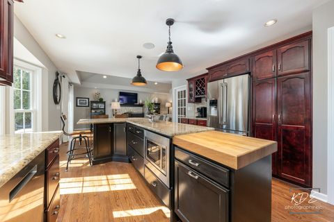 Tiny photo for 992 Belaire Court, Naperville, IL 60563 (MLS # 12585744)