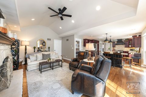 Tiny photo for 992 Belaire Court, Naperville, IL 60563 (MLS # 12585744)