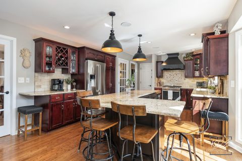 Tiny photo for 992 Belaire Court, Naperville, IL 60563 (MLS # 12585744)