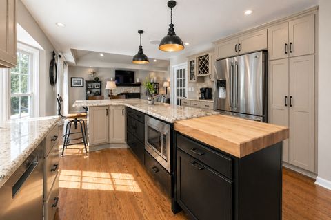 Tiny photo for 992 Belaire Court, Naperville, IL 60563 (MLS # 12585744)