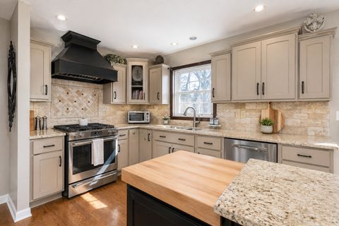 Tiny photo for 992 Belaire Court, Naperville, IL 60563 (MLS # 12585744)
