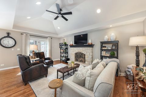 Tiny photo for 992 Belaire Court, Naperville, IL 60563 (MLS # 12585744)