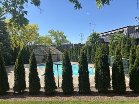 Tiny photo for 1706 Northfield Square #D, Northfield, IL 60093 (MLS # 12640366)