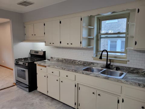 Tiny photo for 3213 Cuyler Avenue, Berwyn, IL 60402 (MLS # 12713150)