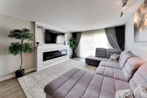Tiny photo for 23A Kingery Quarter #102, Willowbrook, IL 60527 (MLS # 12741525)