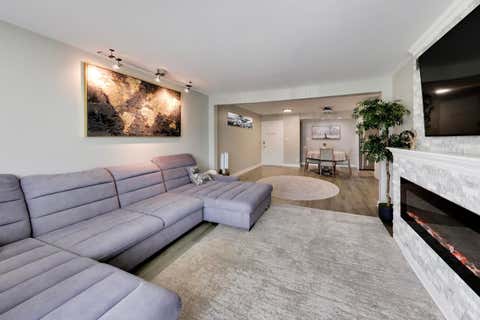 Tiny photo for 23A Kingery Quarter #102, Willowbrook, IL 60527 (MLS # 12741525)