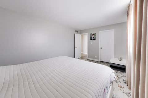 Tiny photo for 23A Kingery Quarter #102, Willowbrook, IL 60527 (MLS # 12741525)