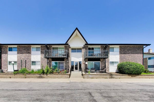 23A KINGERY QUARTER, WILLOWBROOK, IL 60527 - Image dcd509612f9f9da9cfb576dc2d4e121c/3585720304