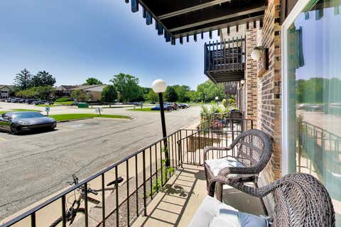 Tiny photo for 23A Kingery Quarter #102, Willowbrook, IL 60527 (MLS # 12741525)