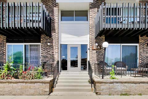 Tiny photo for 23A Kingery Quarter #102, Willowbrook, IL 60527 (MLS # 12741525)