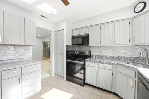 Tiny photo for 9331 Landings Lane #204, Des Plaines, IL 60016 (MLS # 12688654)