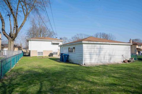 Tiny photo for 214 S Mount Prospect Road, Mount Prospect, IL 60056 (MLS # 12499461)