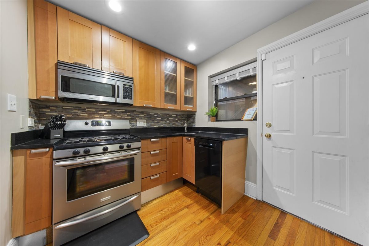 7423 N Sheridan Road 2W