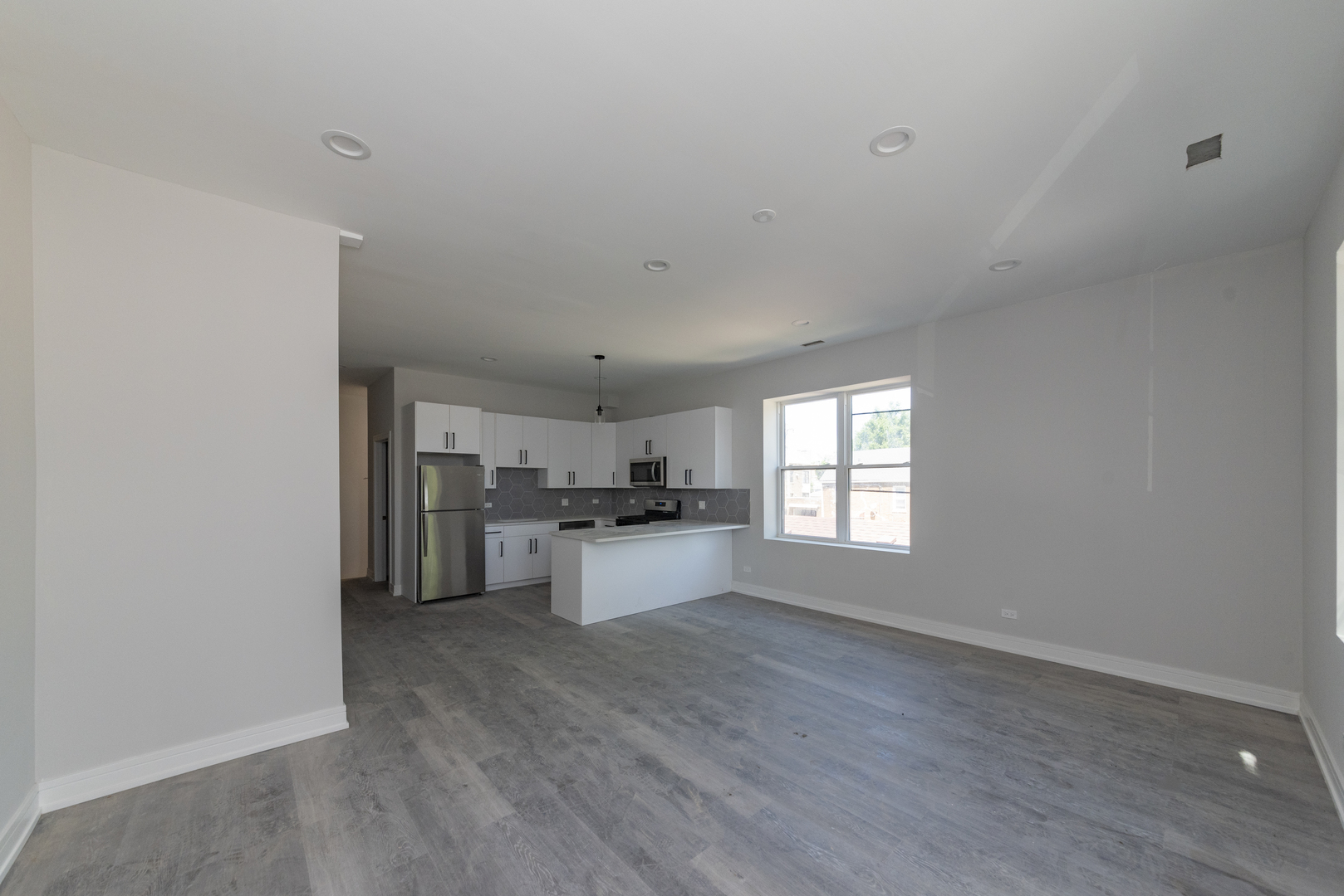 3132 S LITUANICA Avenue