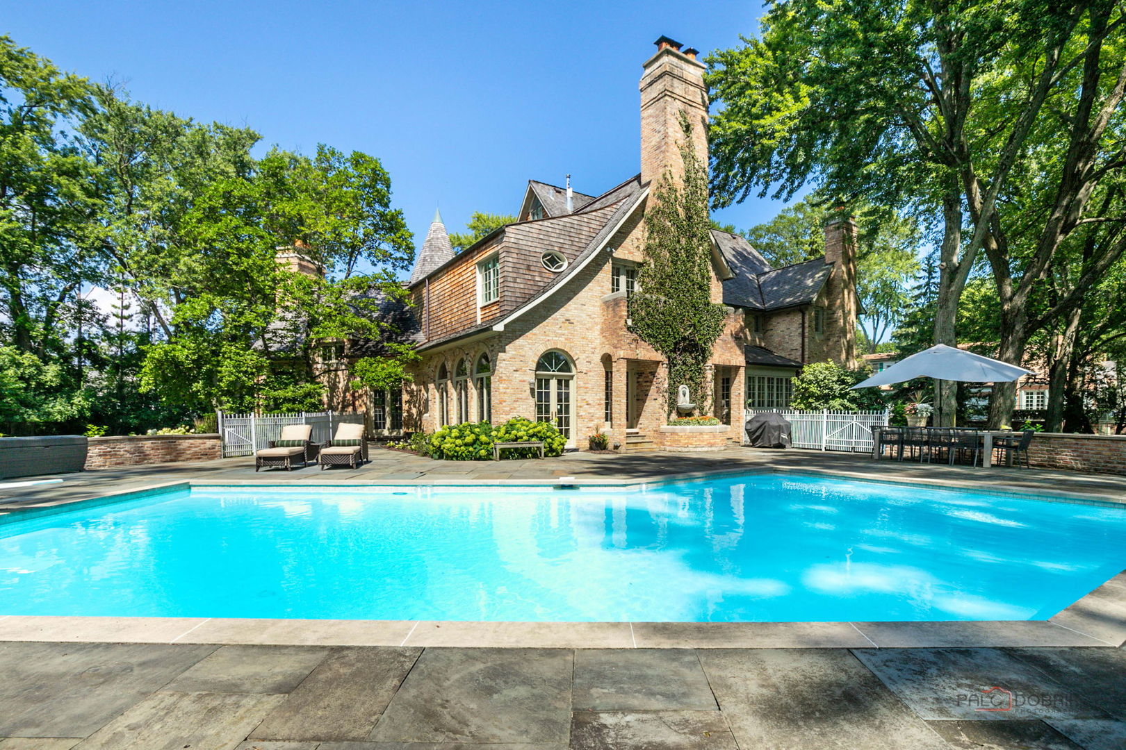 285 W Westminster Avenue