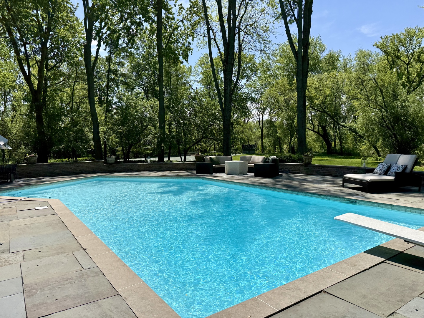 285 W Westminster Avenue