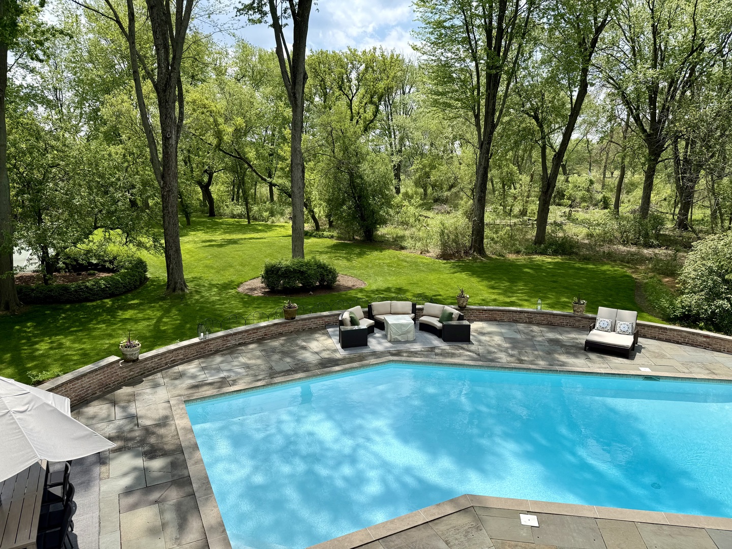 285 W Westminster Avenue