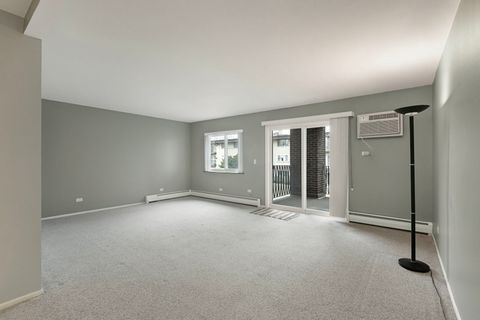 Tiny photo for 525 S Cleveland Avenue #208, Arlington Heights, IL 60005 (MLS # 12584433)