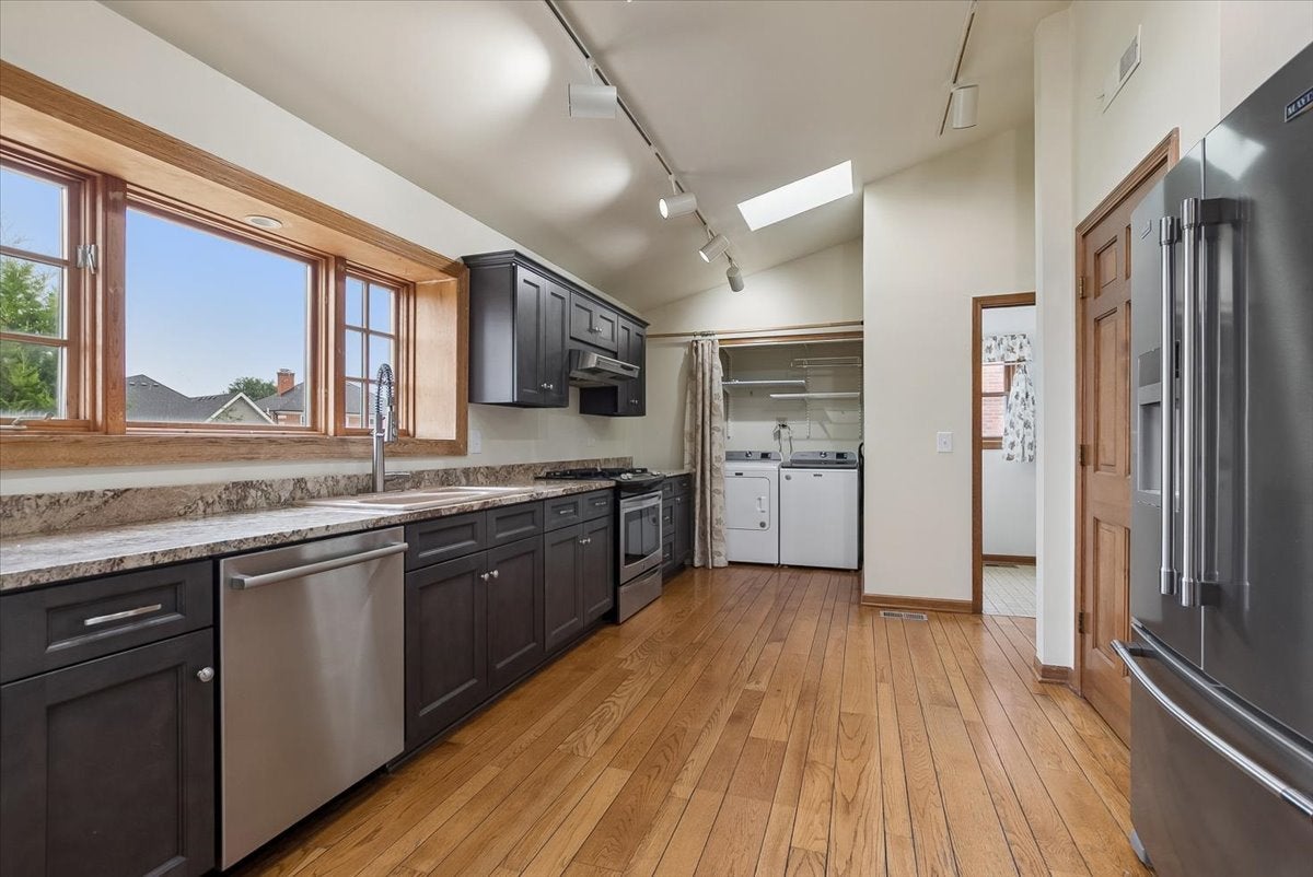 1858 Princeton Circle